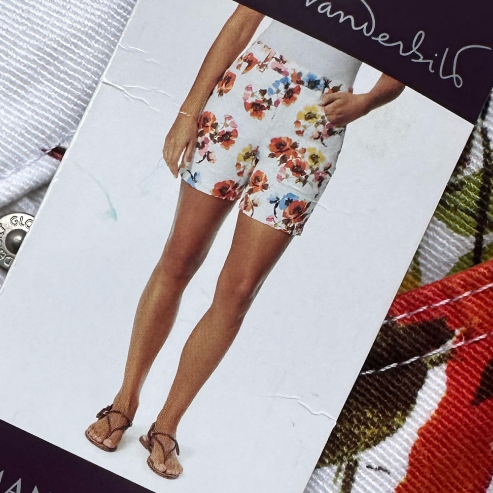 Gloria Vanderbilt Dream Garden High Rise Floral Shorts in Vintage White Sz 6 NEW - Picture 2 of 11